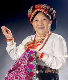 传承藏羌织绣技艺 带领绣娘走上致富路